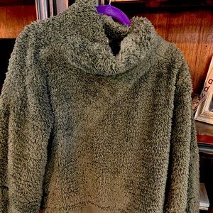 Lululemon Warm Restore Sherpa Pullover
Army Green M/L